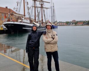 Jule und Chris vor der Thor